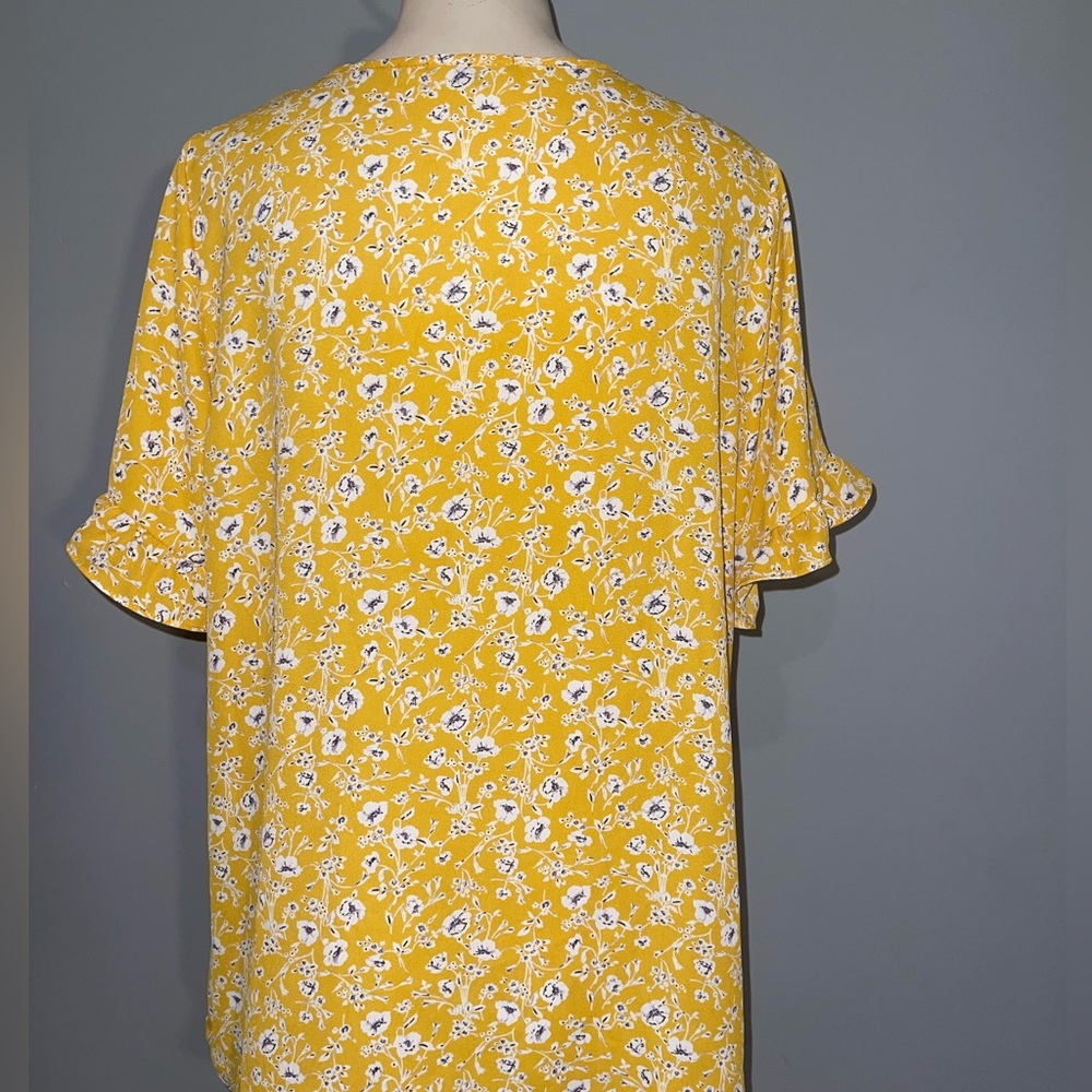 West Kei Yellow Floral Blouse button up short sleeve top shirt woman’s Large - Picture 3 of 9